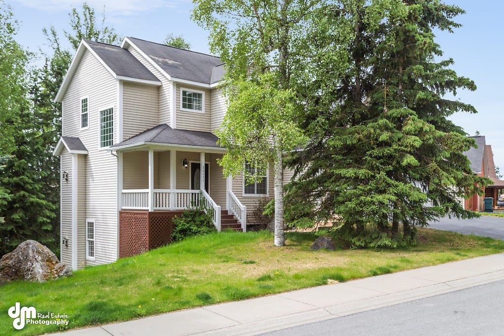 Beautiful home with 5 bedroom, 3.5 baths, 3 car garage. – photo 1