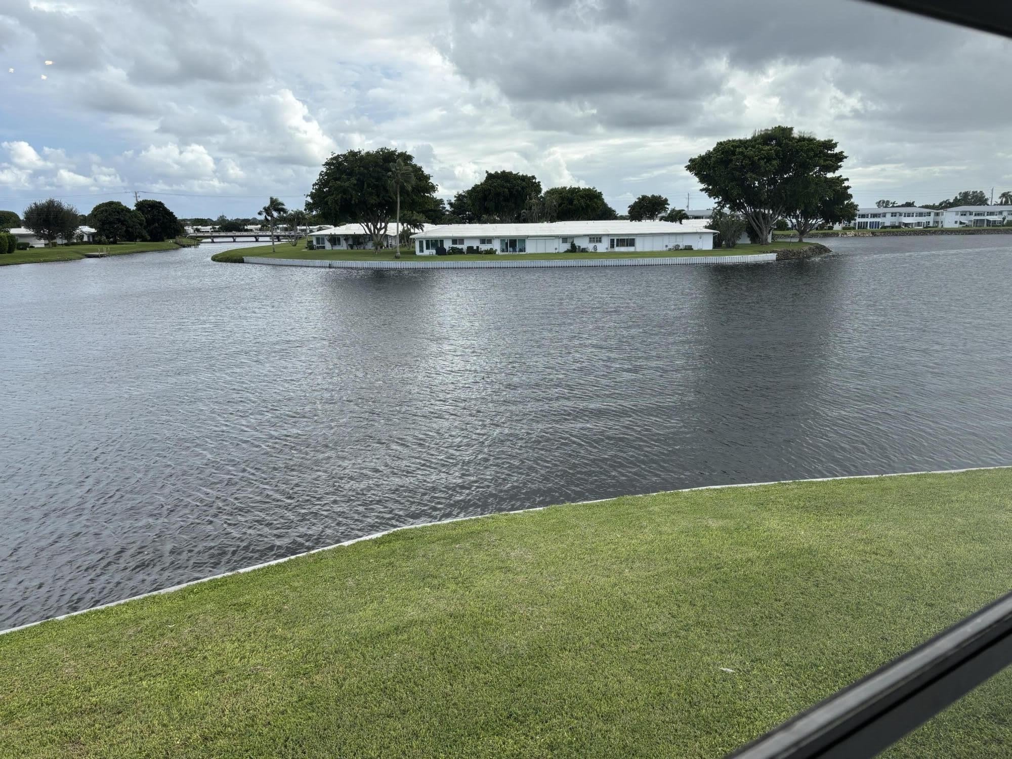 1112 Lake Terrace – photo 1