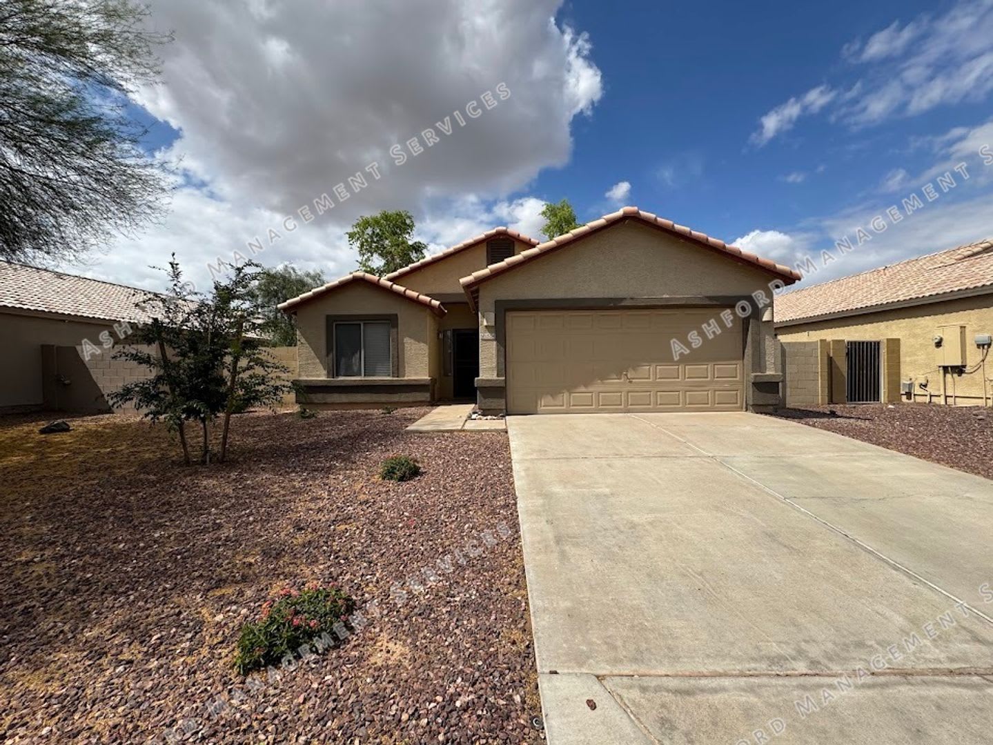 BEAUTIFUL 3 BEDROOM 2 BATHROOM HOME IN GOODYEAR – photo 1