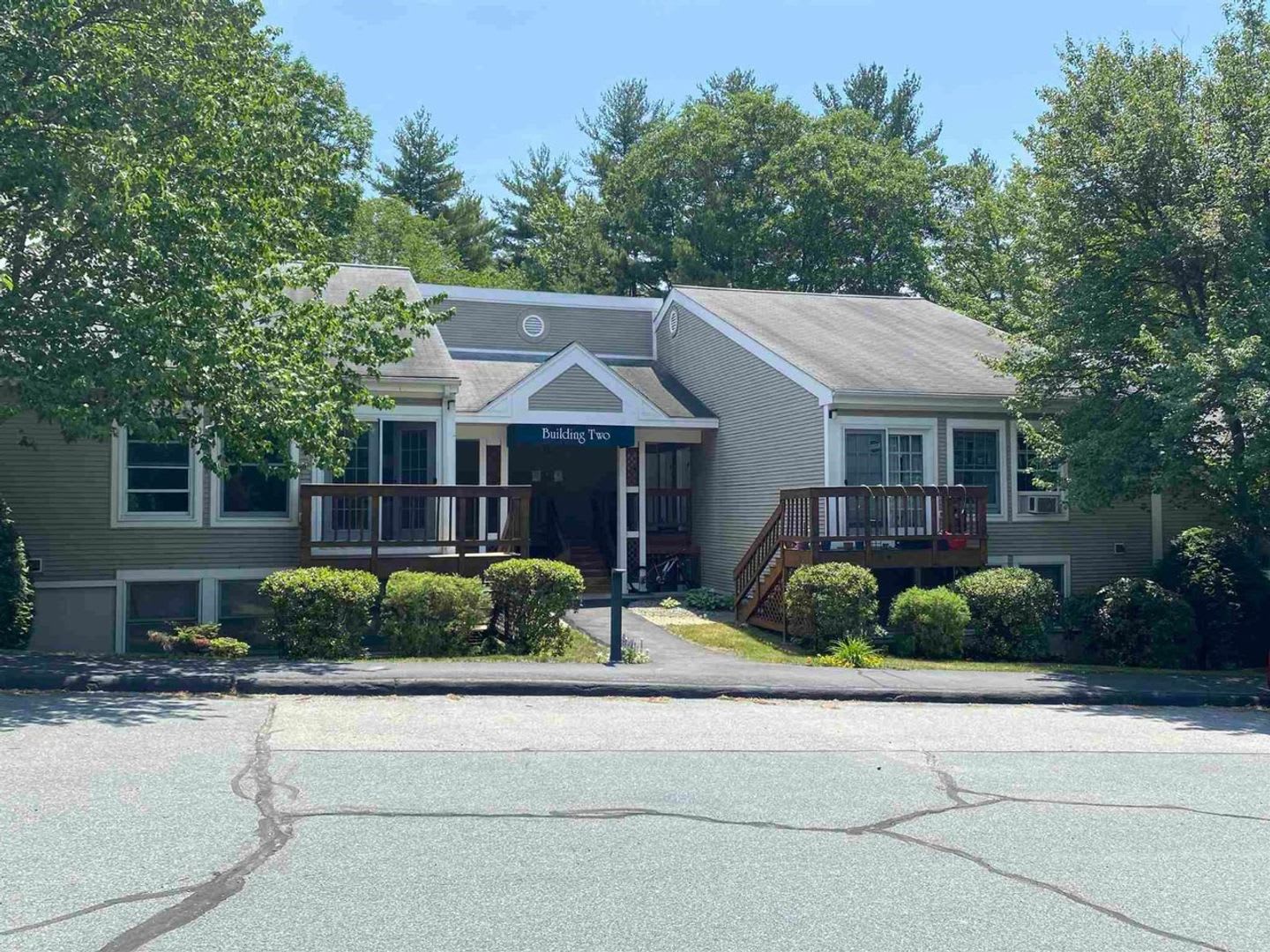 1 Bedroom just minutes to DH – photo 1 of 22