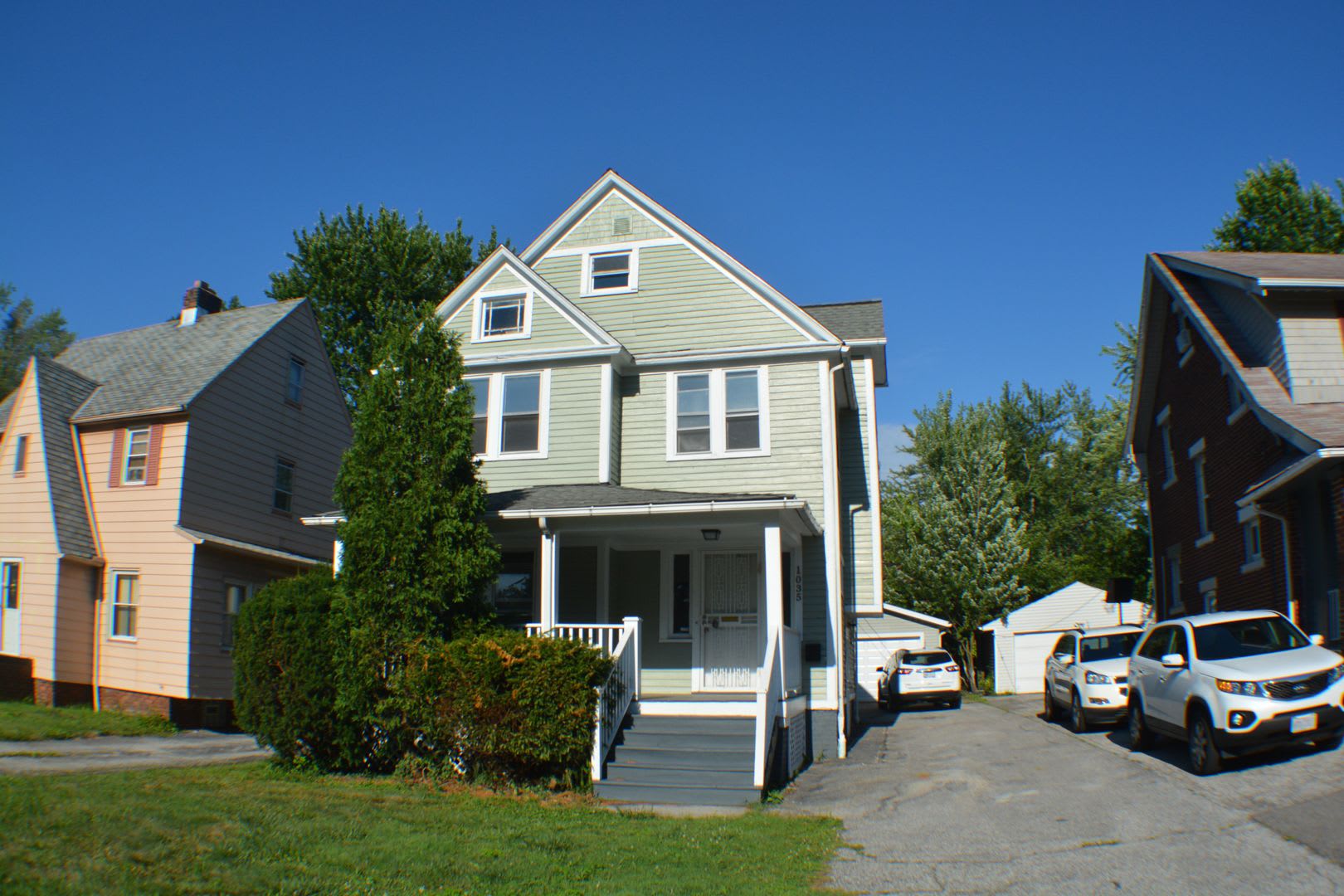 Single Family Home 4 beds 1.5 bath Available Now! – photo 1