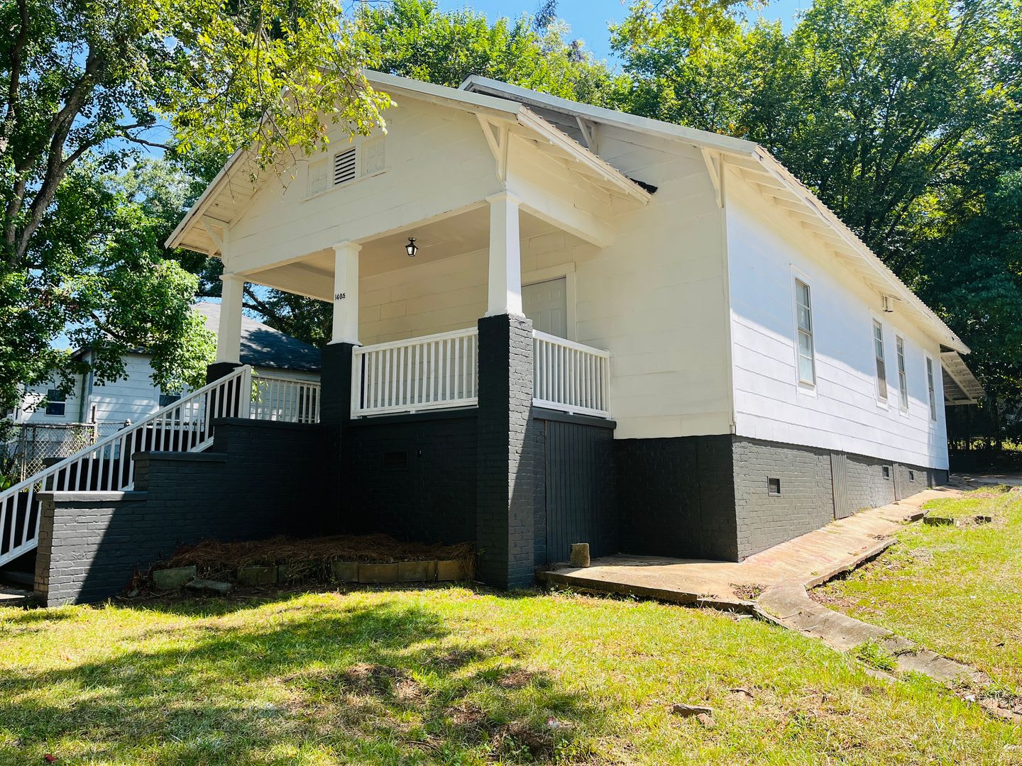Newly renovated 2 bedroom 2 bathroom single family home in Lagrange! Must see! – photo 1