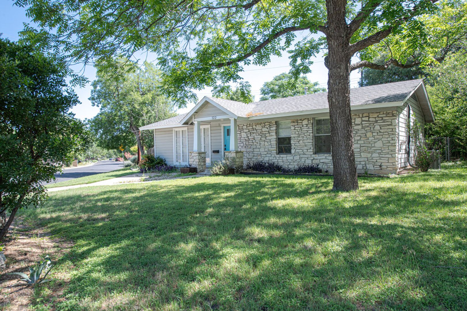 Hidden Gem Near South Congress – 3 Bed / 1 Bath – photo 1