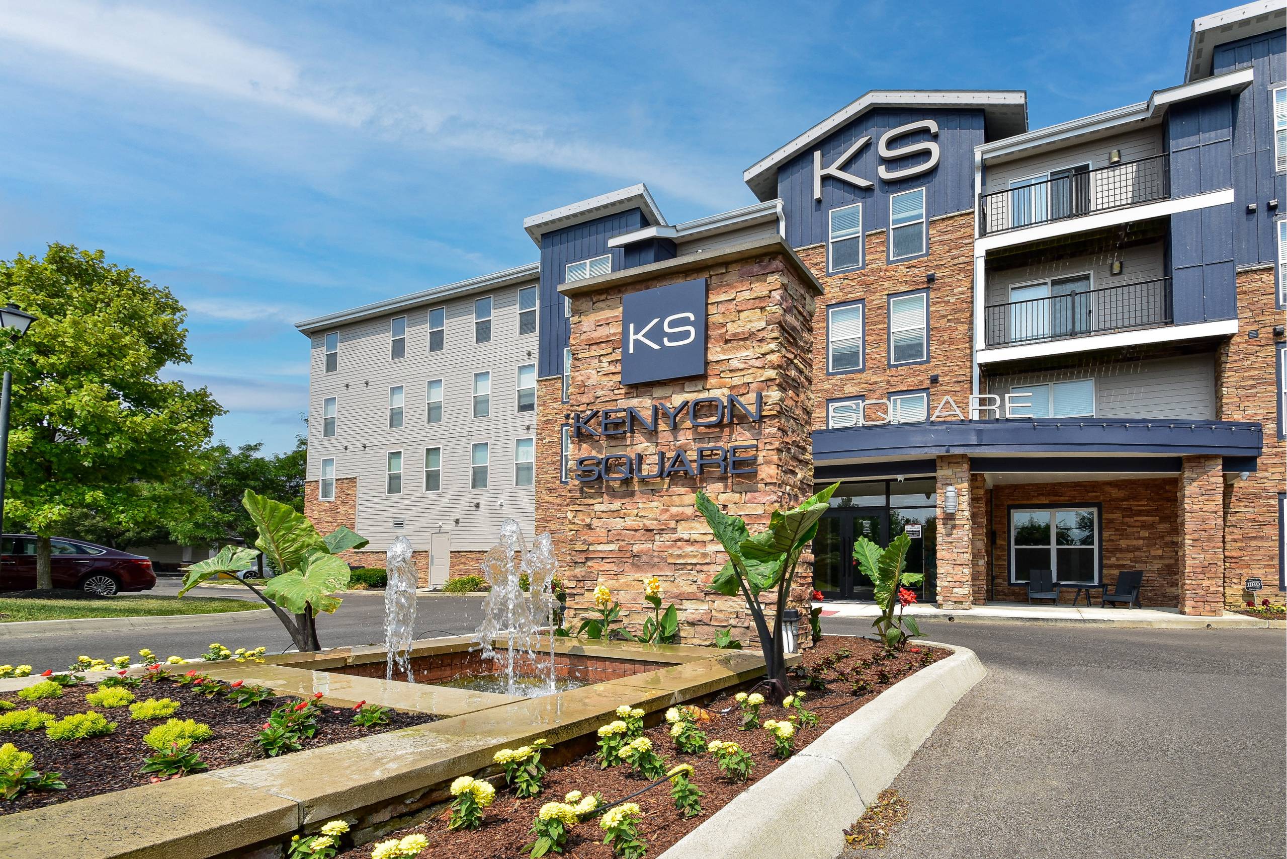 Kenyon Square Apartments – photo 1 of 262