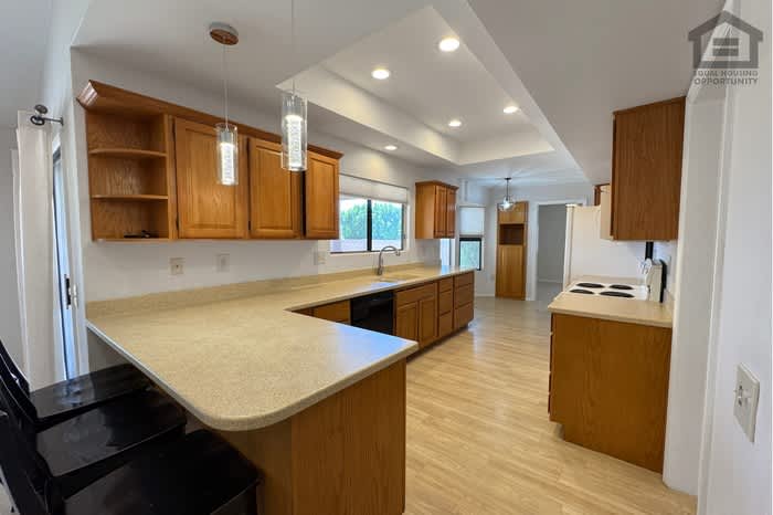 17211 North Desert Glen Drive – photo 1 of 41