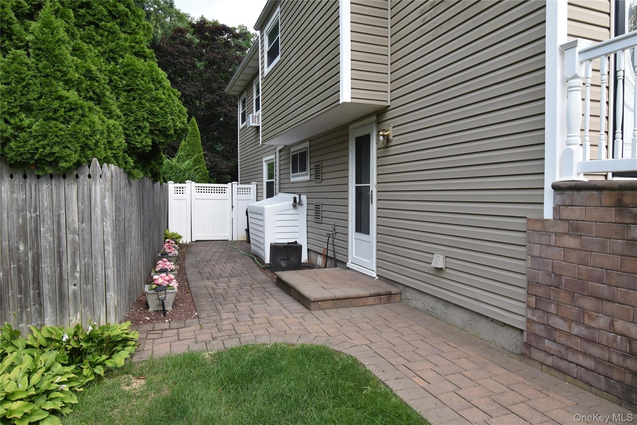 50 Locust Drive – photo 1 of 14