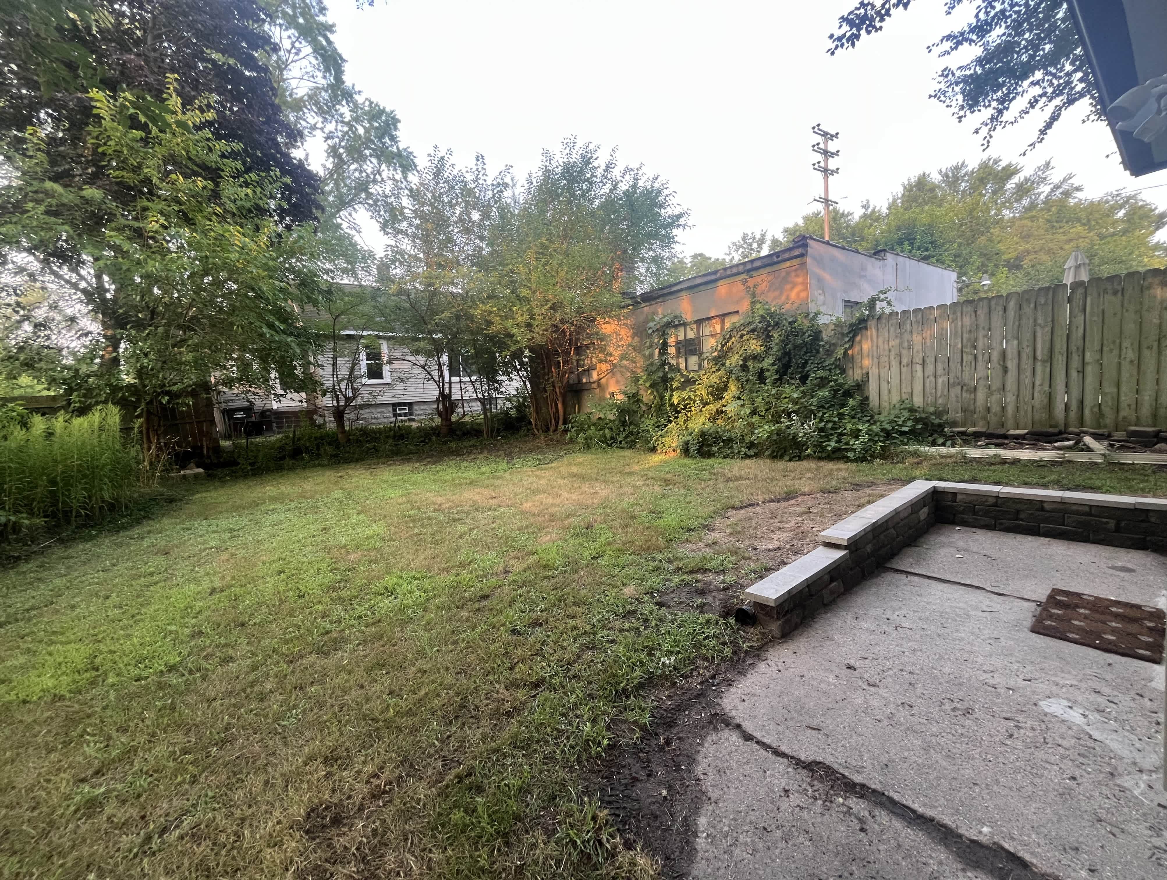 925 Windsor Ave – photo 1 of 14