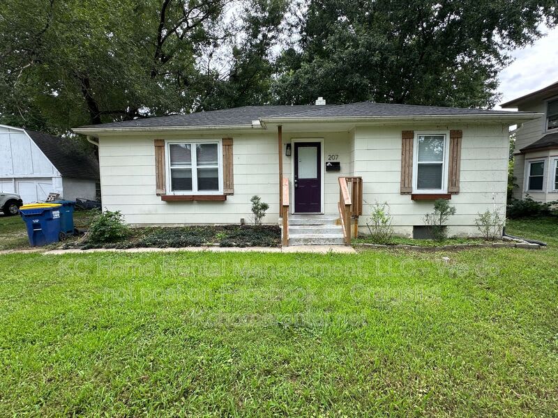 207 E Brown St – photo 1 of 28