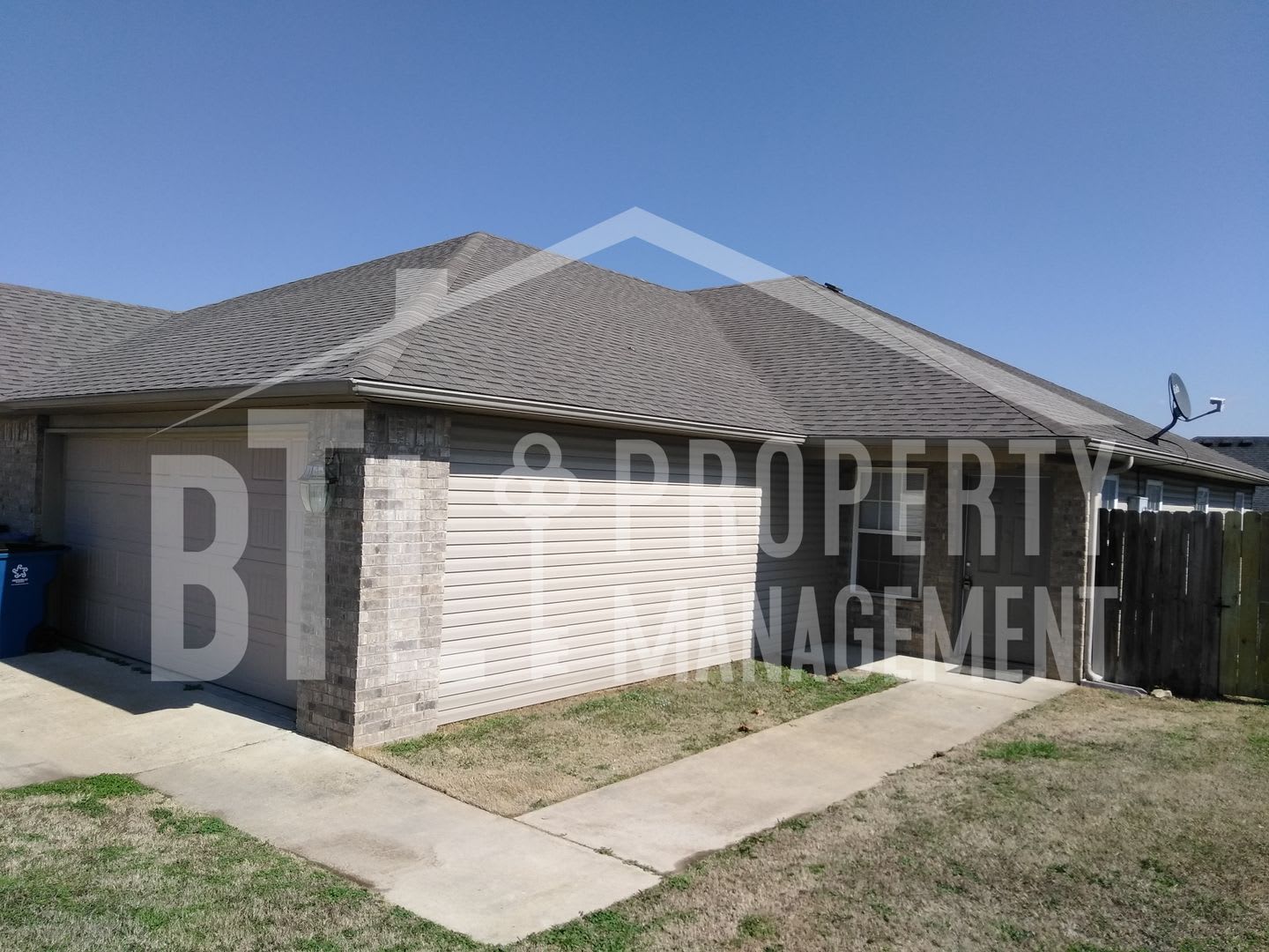 3Br Duplex With 2 Car Garage In Forsyth – photo 1 of 80