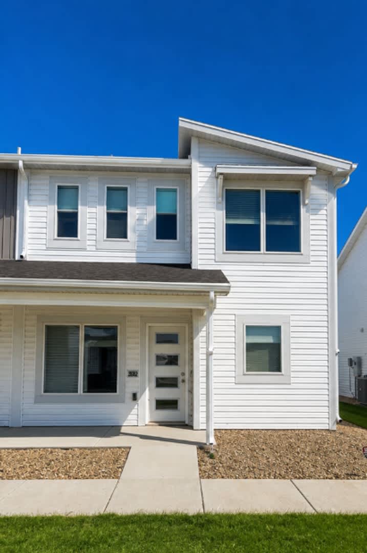 For a limited time, receive a $1,000 Move-In Credit! – photo 1 of 16