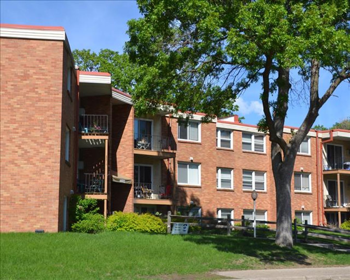4028 37Th Ave N Windsor Court – photo 1 of 221