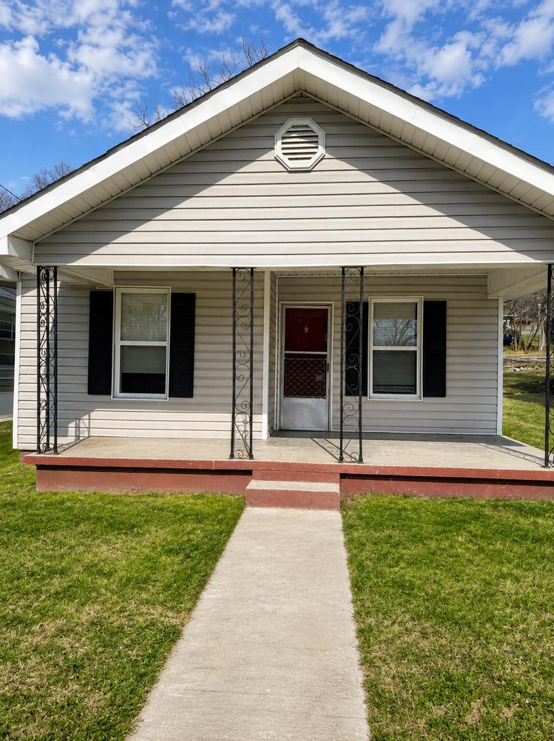 Updated 2 Bedroom Home Just Minutes from Downtown Chattanooga! – photo 1