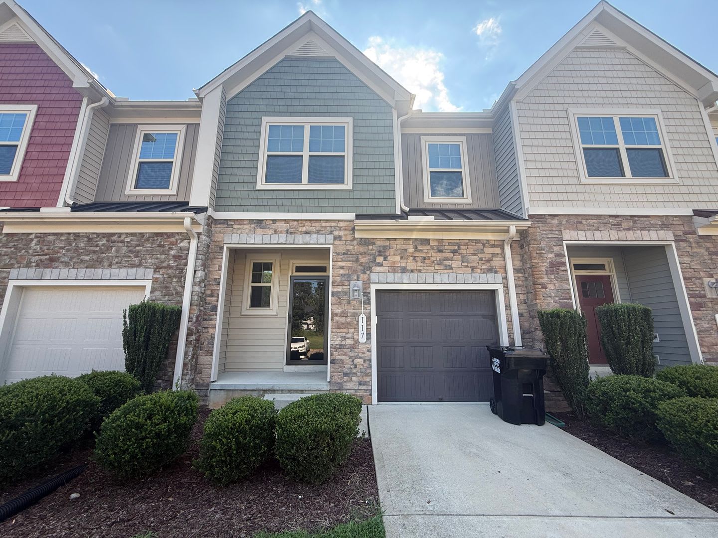 Spacious 3Bd 3 5Ba Clayton Townhome With A Large Bonus Space Downstairs And Easy Access To Highways – photo 1 of 189