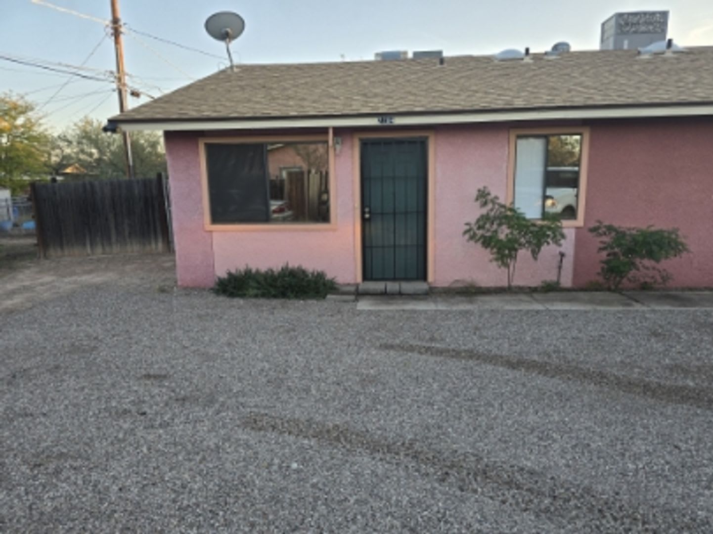 TRIPLEX 2BD/1BA COMING SOON!!! SPACIOUS BACKYARD!! – photo 1