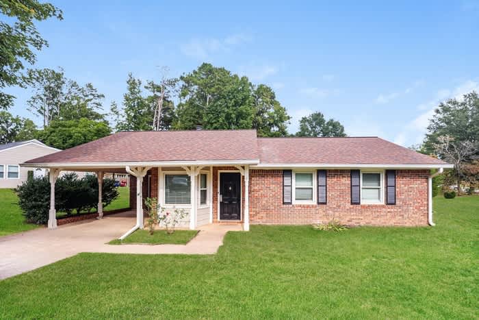 8 Silverwood Drive – photo 1 of 13
