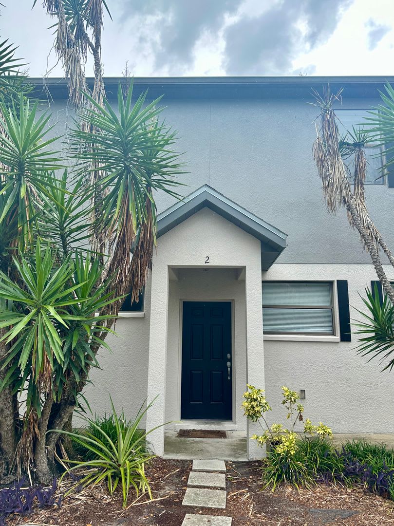 3/2.5 Townhouse plus Storage Unit $1,600 – photo 1