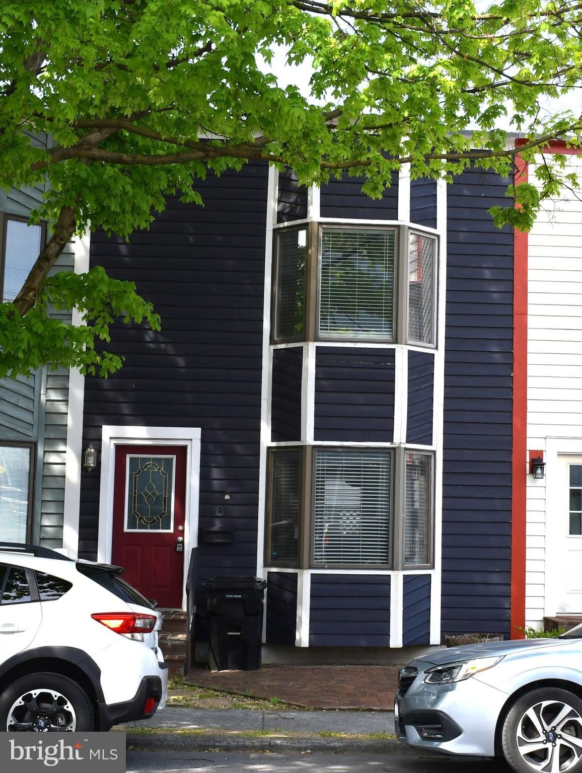8 W MONMOUTH Street – photo 1