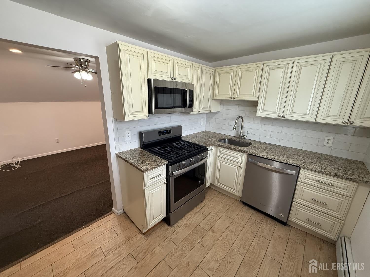 104 S Hyde Avenue – photo 1 of 73