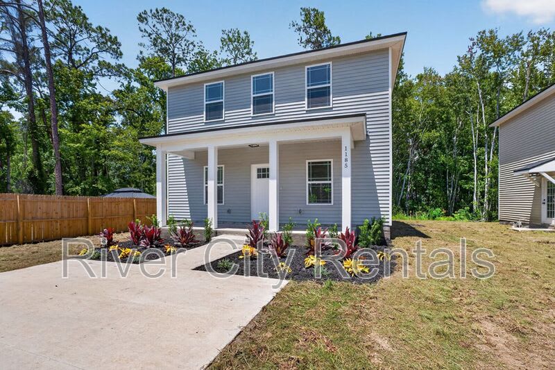 1181 Floyd St – photo 1 of 30