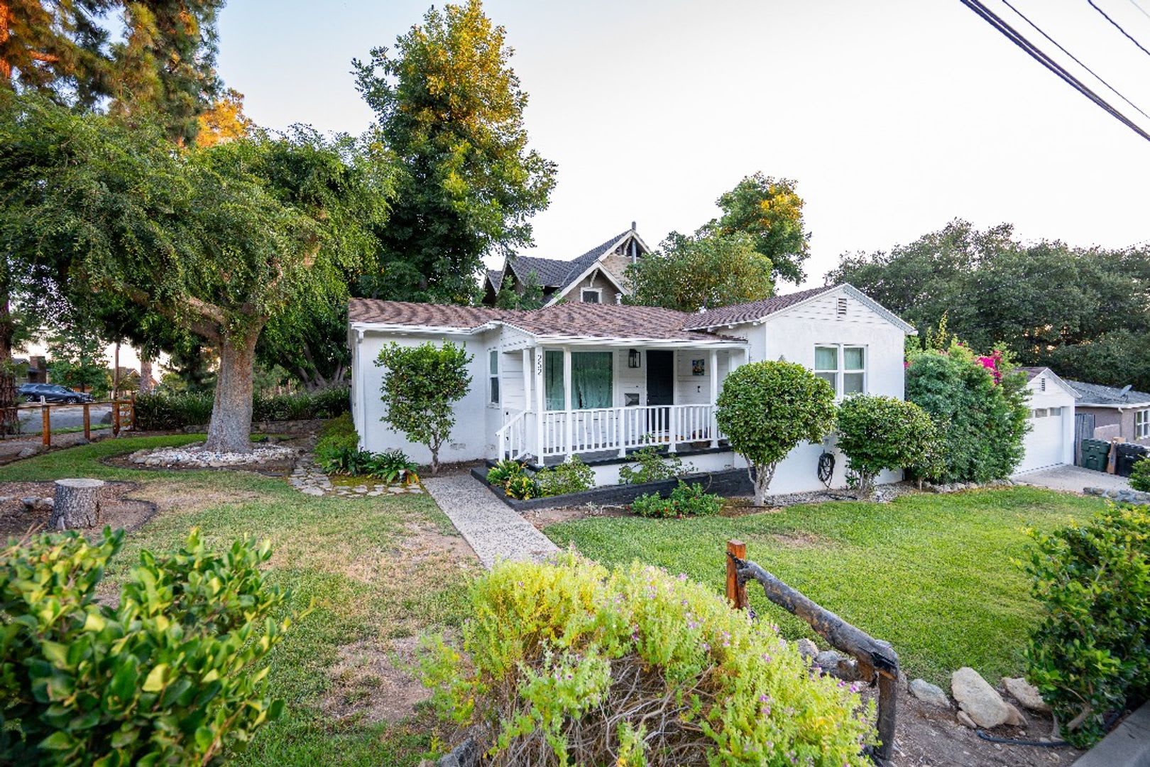 Charming Bungalow with King Size Bed – photo 1