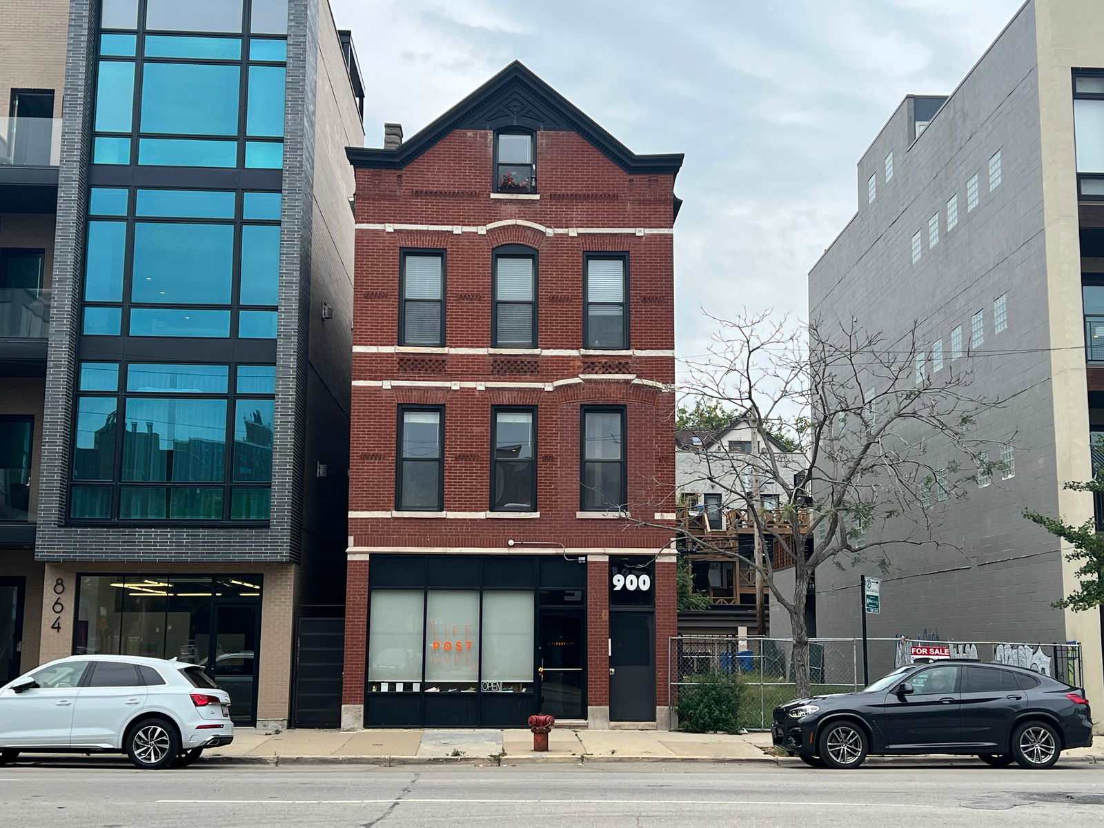 900 North Ashland Avenue – photo 1