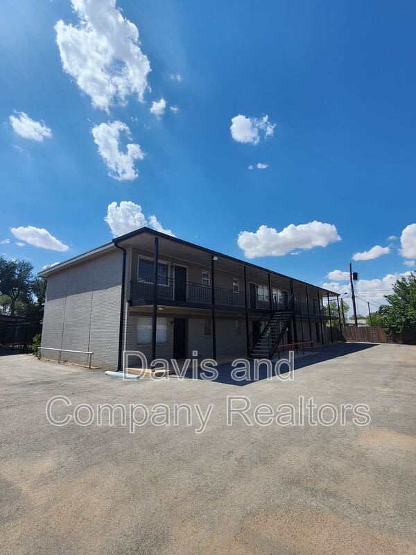2910 W Michigan Ave – photo 1