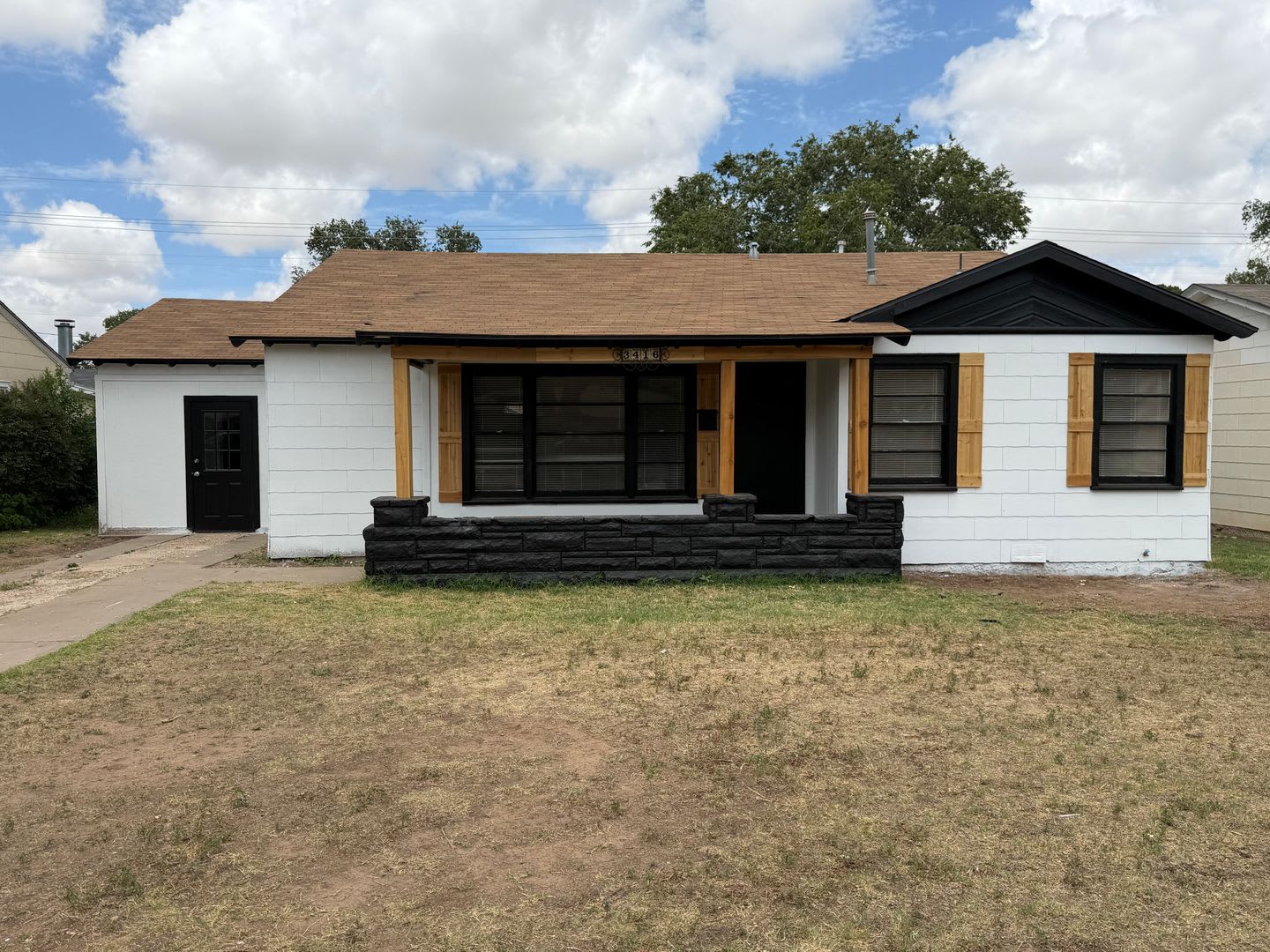 Large 3/2 with flex room in Medical District – photo 1