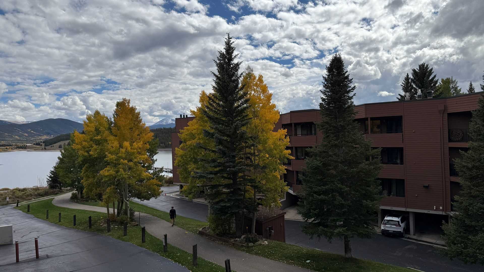 WaterFront Location Dillon 2 BD 2 BA WINTER SKI LEASE 6 MO 2026-2027 – photo 1 of 20
