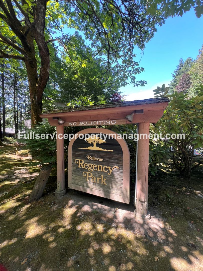 Spacious and bright Bellevue condo with AC in every room! – photo 1