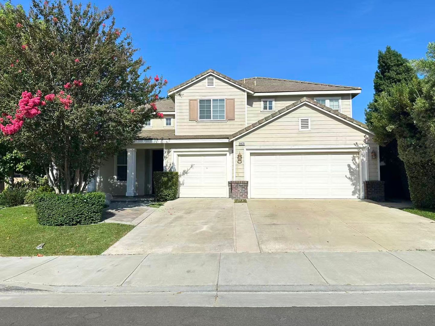 6 Bedroom home for lease in Eastvale – photo 1 of 23