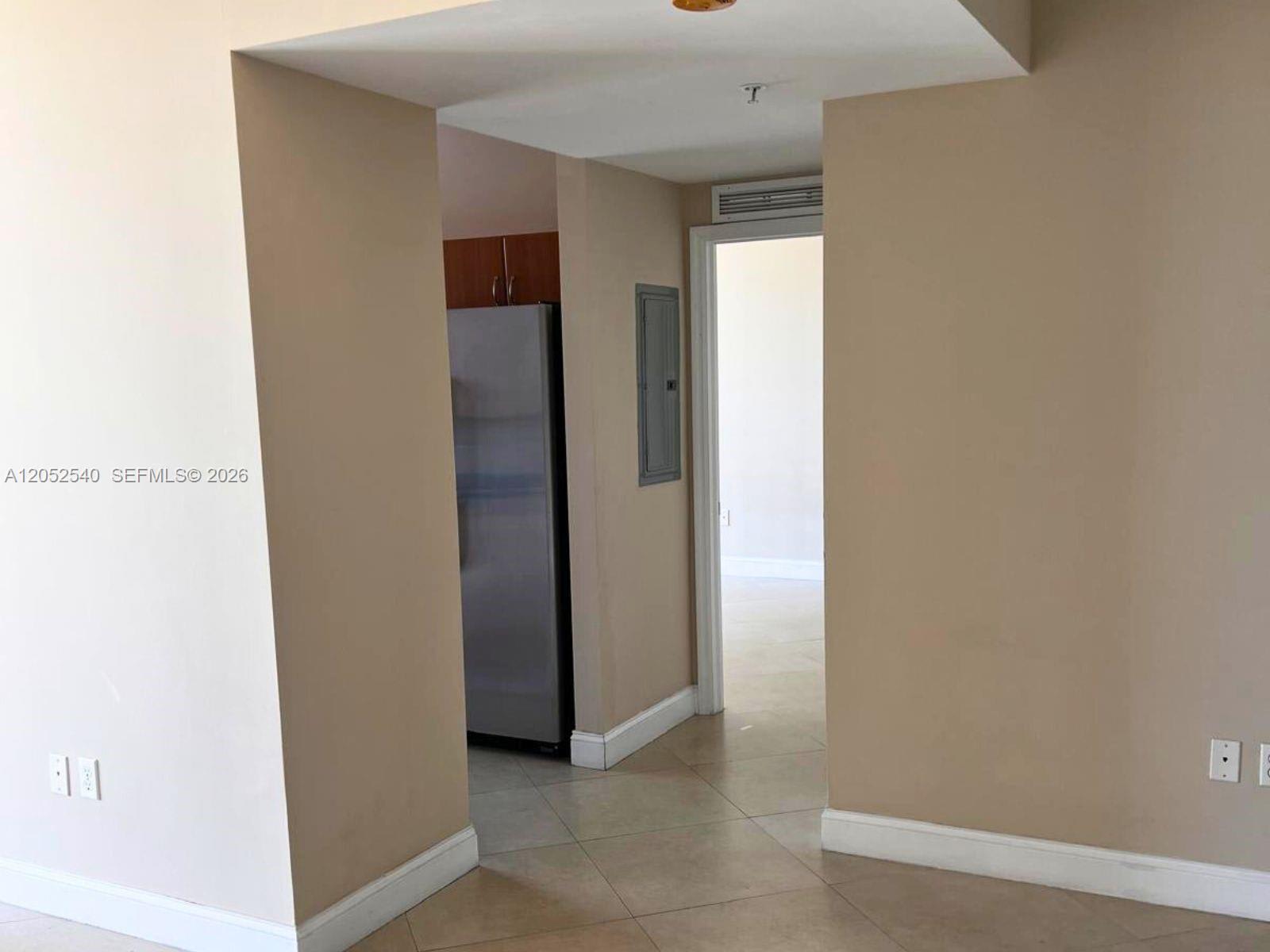 2425 Southwest 27Th Avenue – photo 1