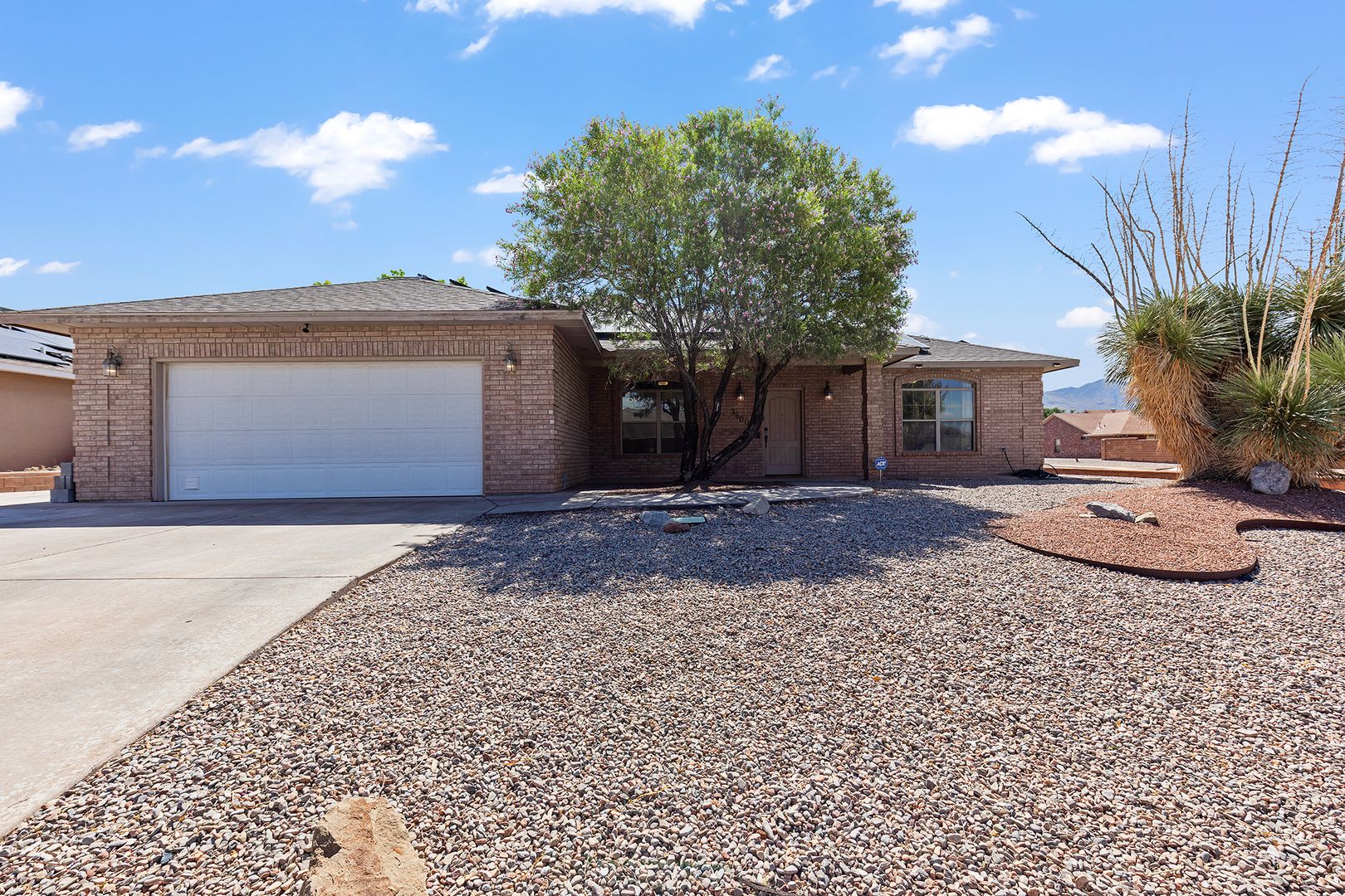 4 Bedroom Home with Solar Panels: MOVE-IN SPECIAL – photo 1 of 33