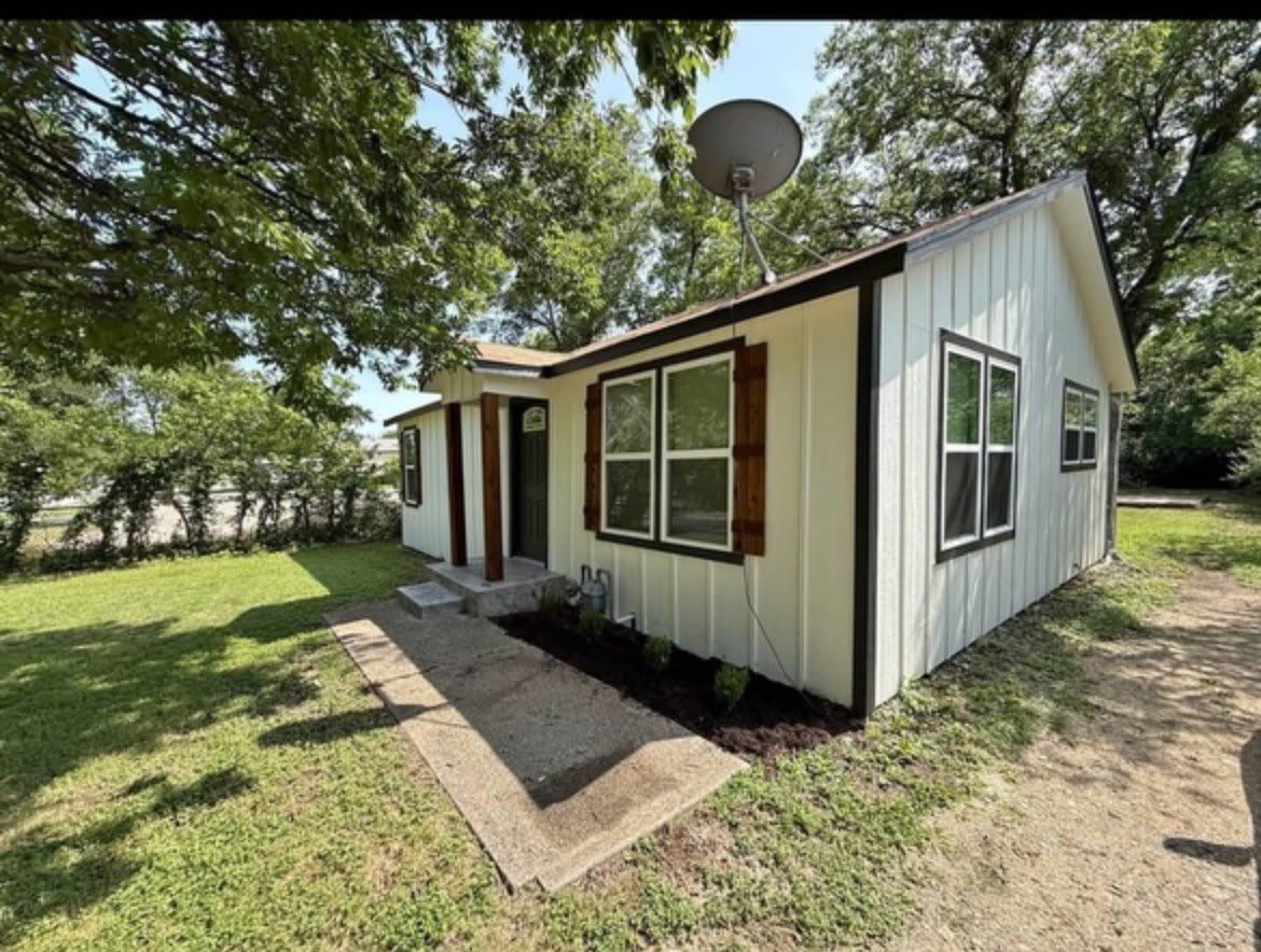 1210 Hogan Lane – photo 1 of 14