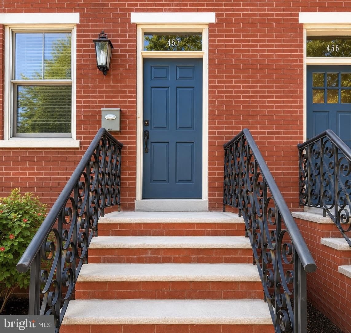 457 S 6TH Street – photo 1