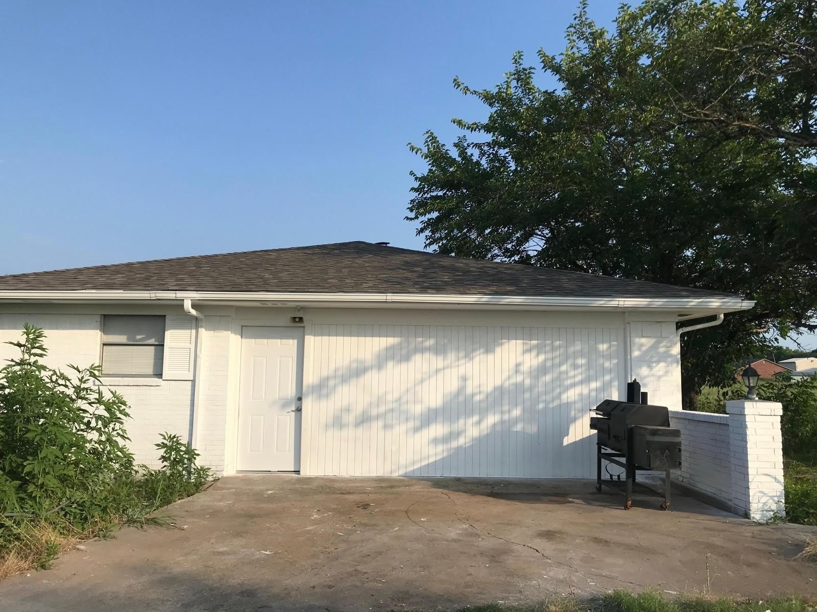 2587 Highway 69 N – photo 1 of 20