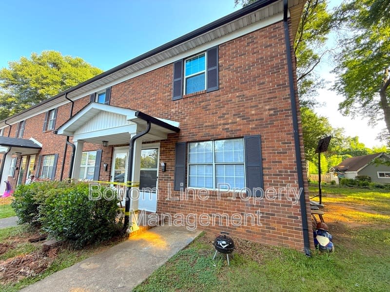 326 S Columbia St – photo 1