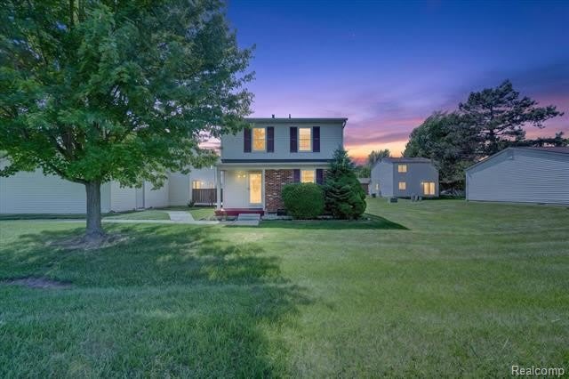 2824 Roundtree Drive – photo 1