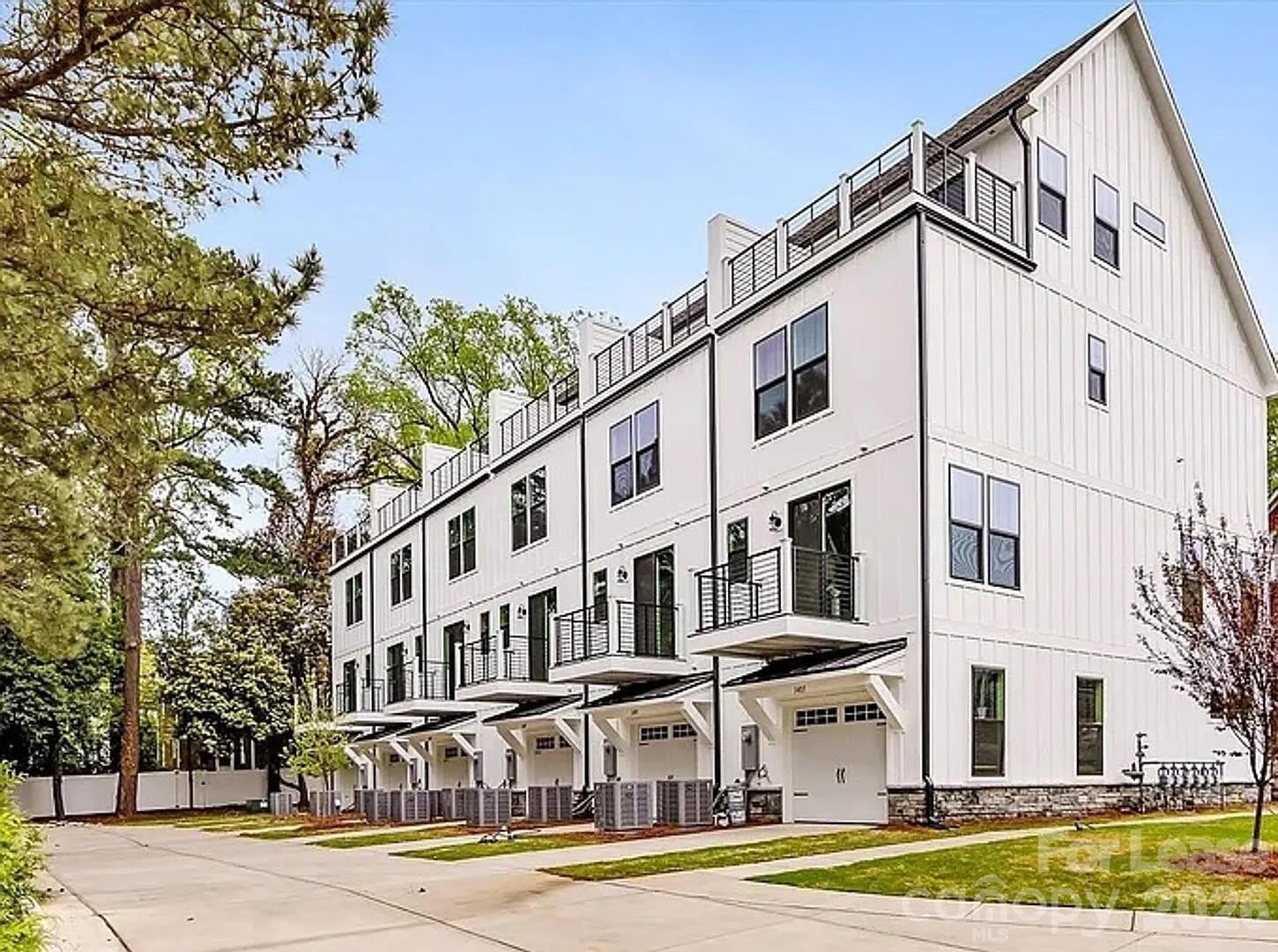 1405 Kenilworth Avenue – photo 1