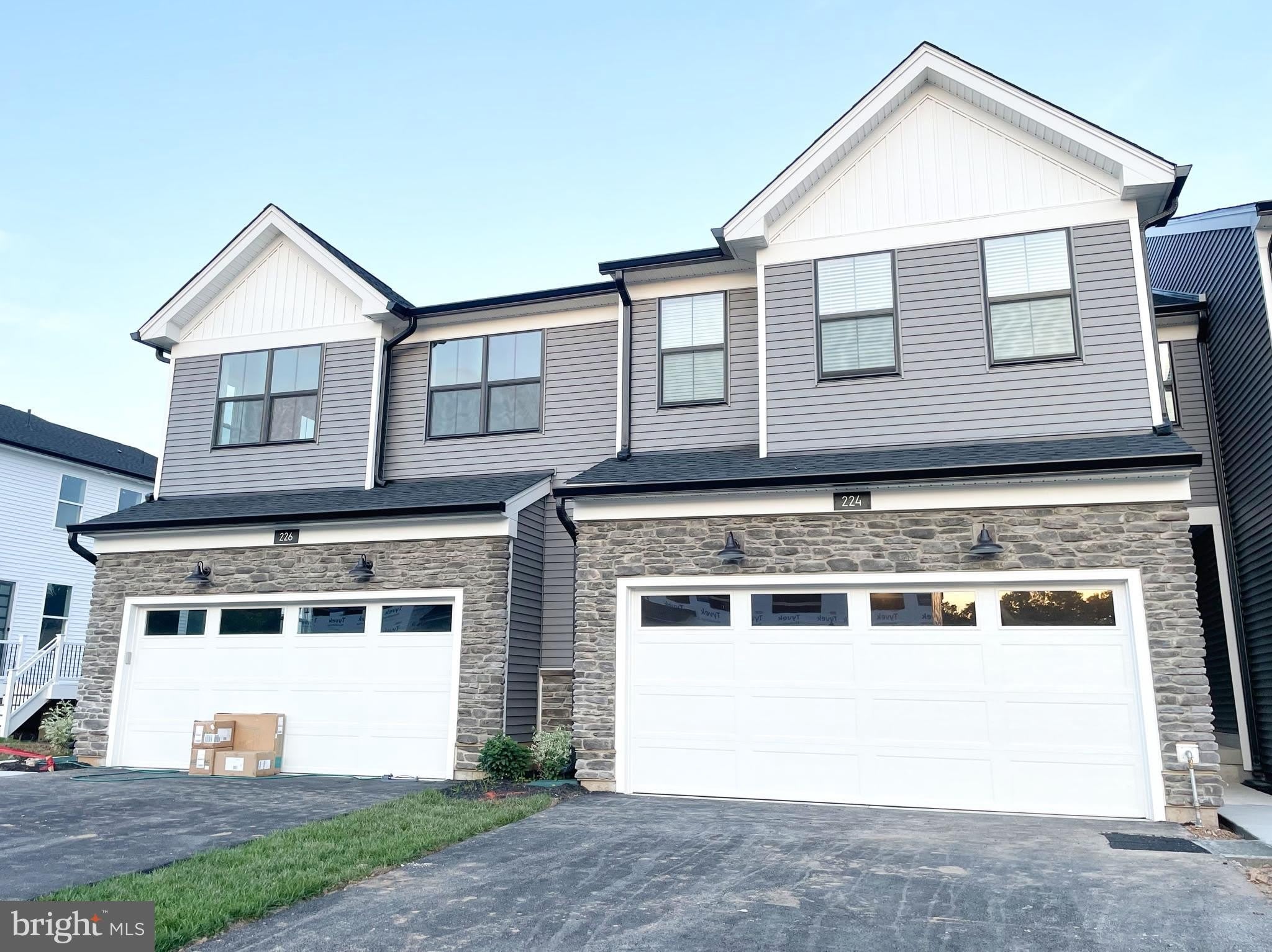 224 LILAC Street – photo 1