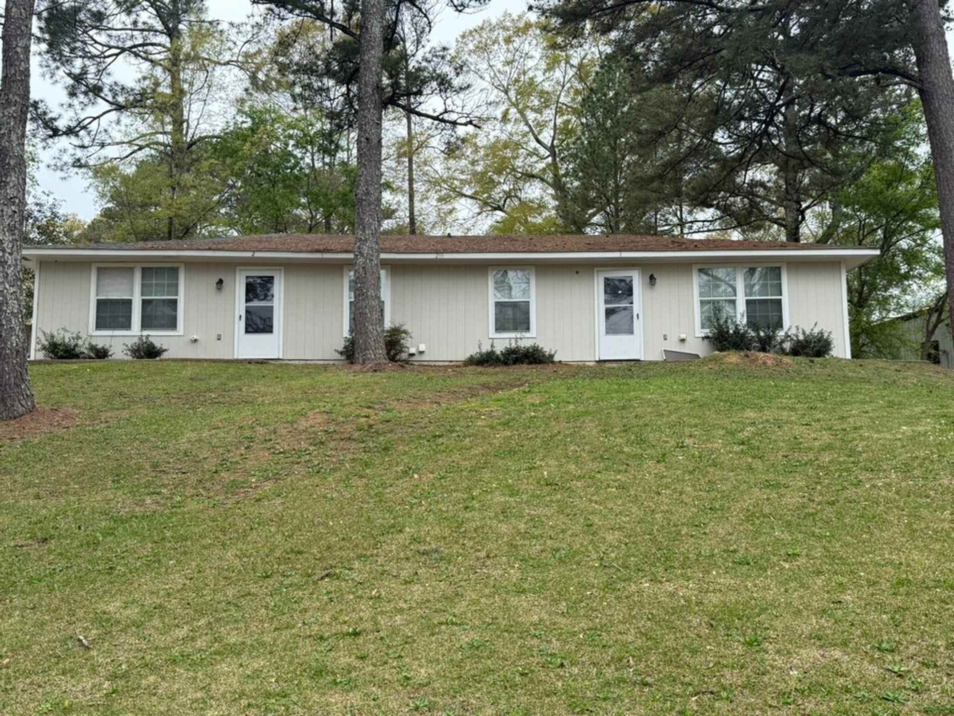 Quaint 2 Bed 1 Bath Townhome – photo 1