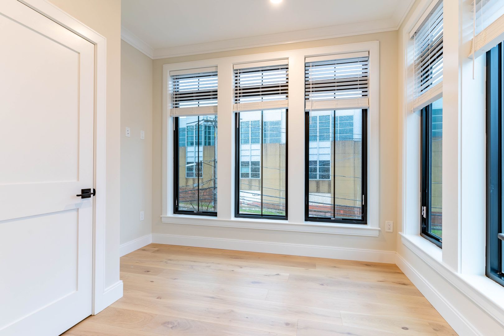 2 Months Free Modern Pet Friendly 4 5 Bed 3 Bath In Allston With Washer And Dryer In Unit – photo 1