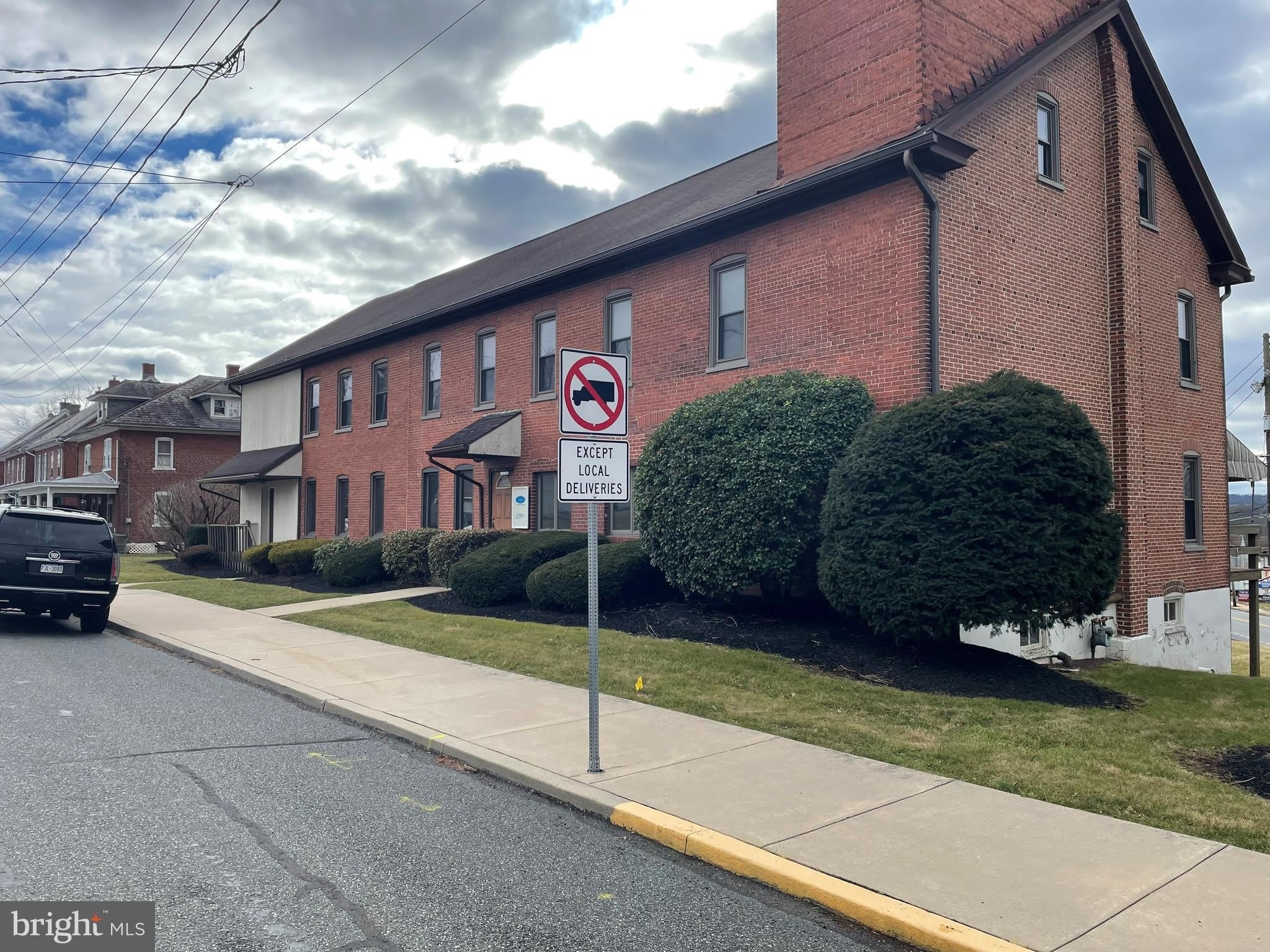 437 DOTTS Street – photo 1 of 5