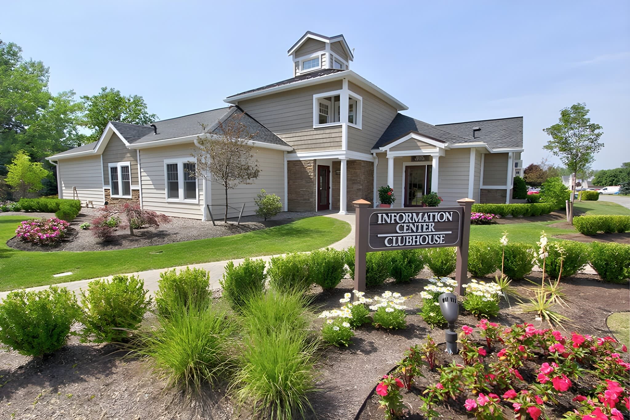 Country Club Manor Apartments – photo 1 of 14