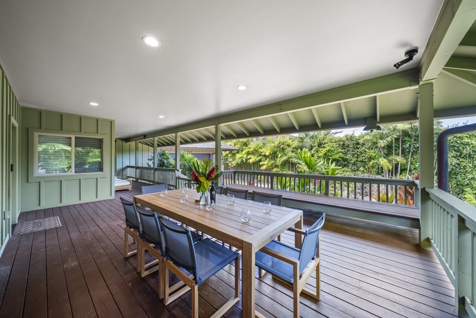 Tropical 4BR Gated Retreat w/ Sauna, Walk to Velzyland Beach – photo 1 of 52
