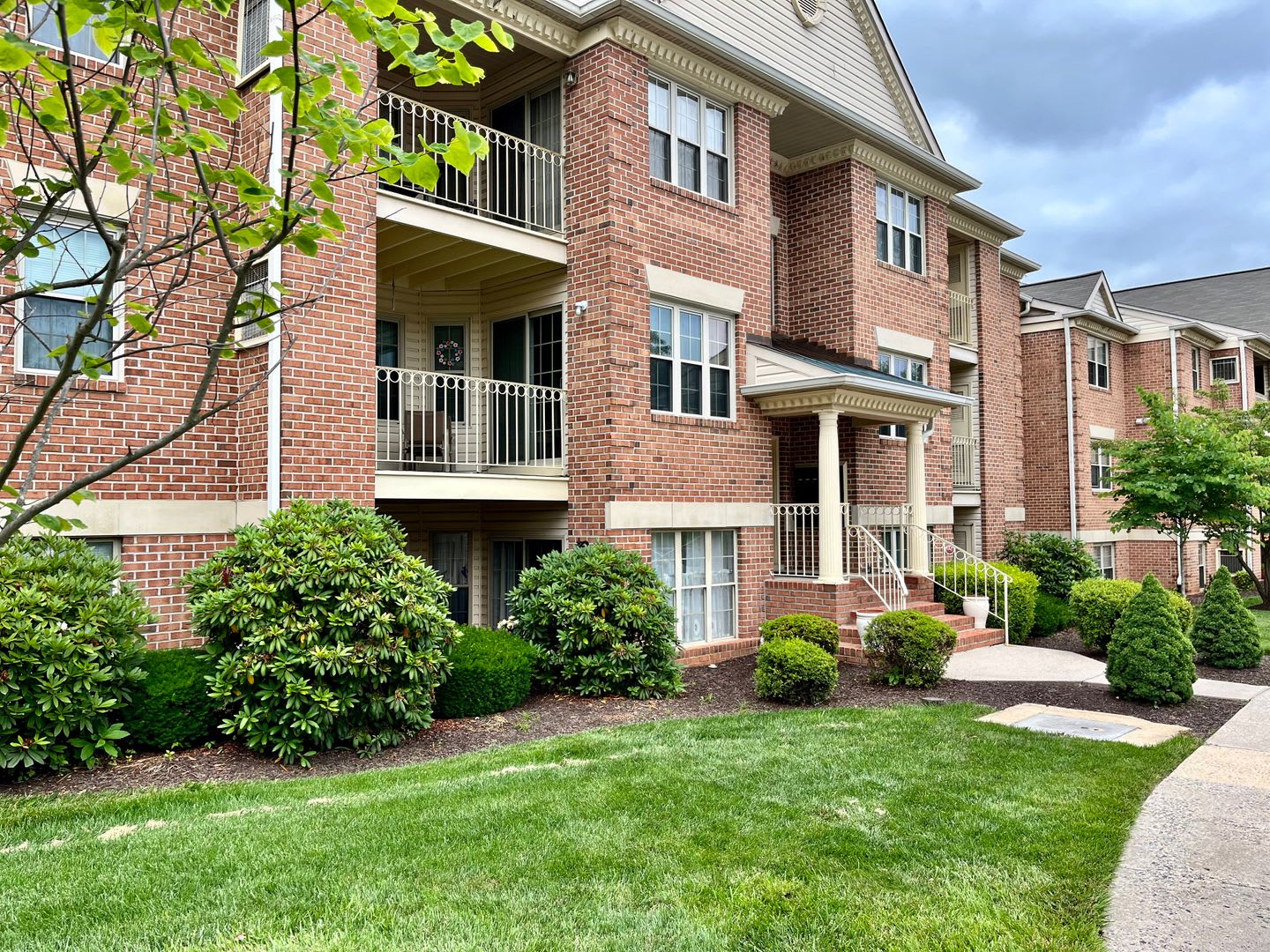 Charming 2 Bedroom/2 Bathroom Apartment Unit in Pond Condos! – photo 1 of 27