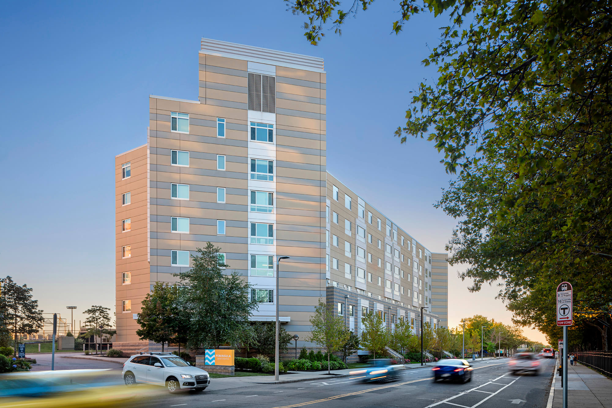 Peninsula Apartments – photo 1