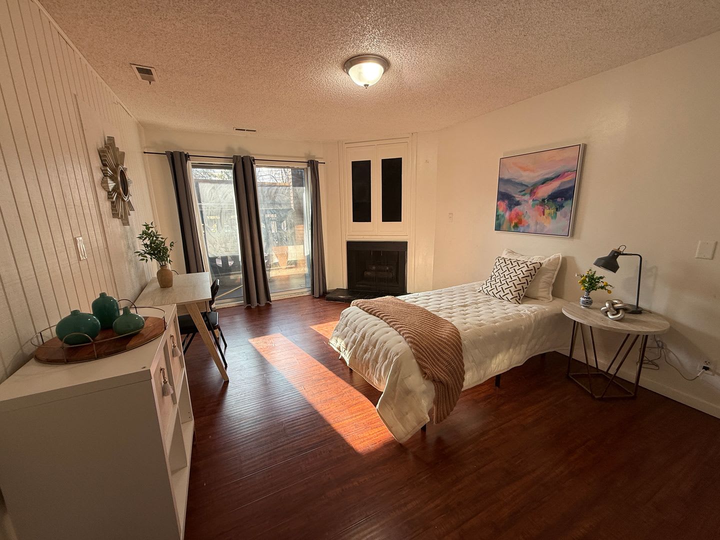 Large Private Furnished Girl Room Downtown ASAP – photo 1