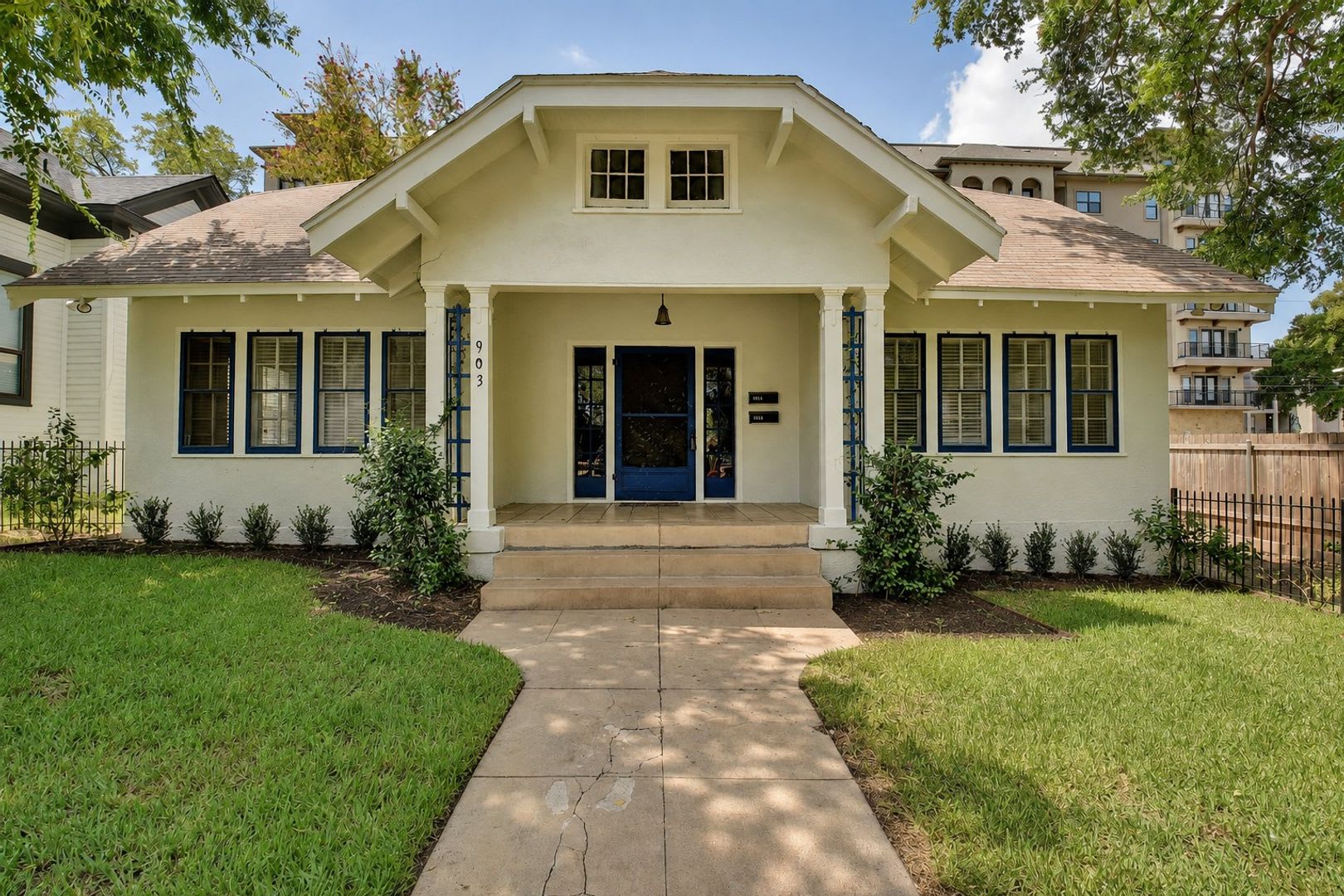 6bed/3bath house in West Campus – photo 1