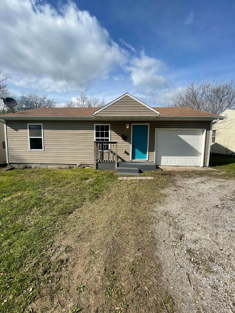 3 Bedrooms 2 Bathrooms Giant Backyard What More Do You Need – photo 1 of 143