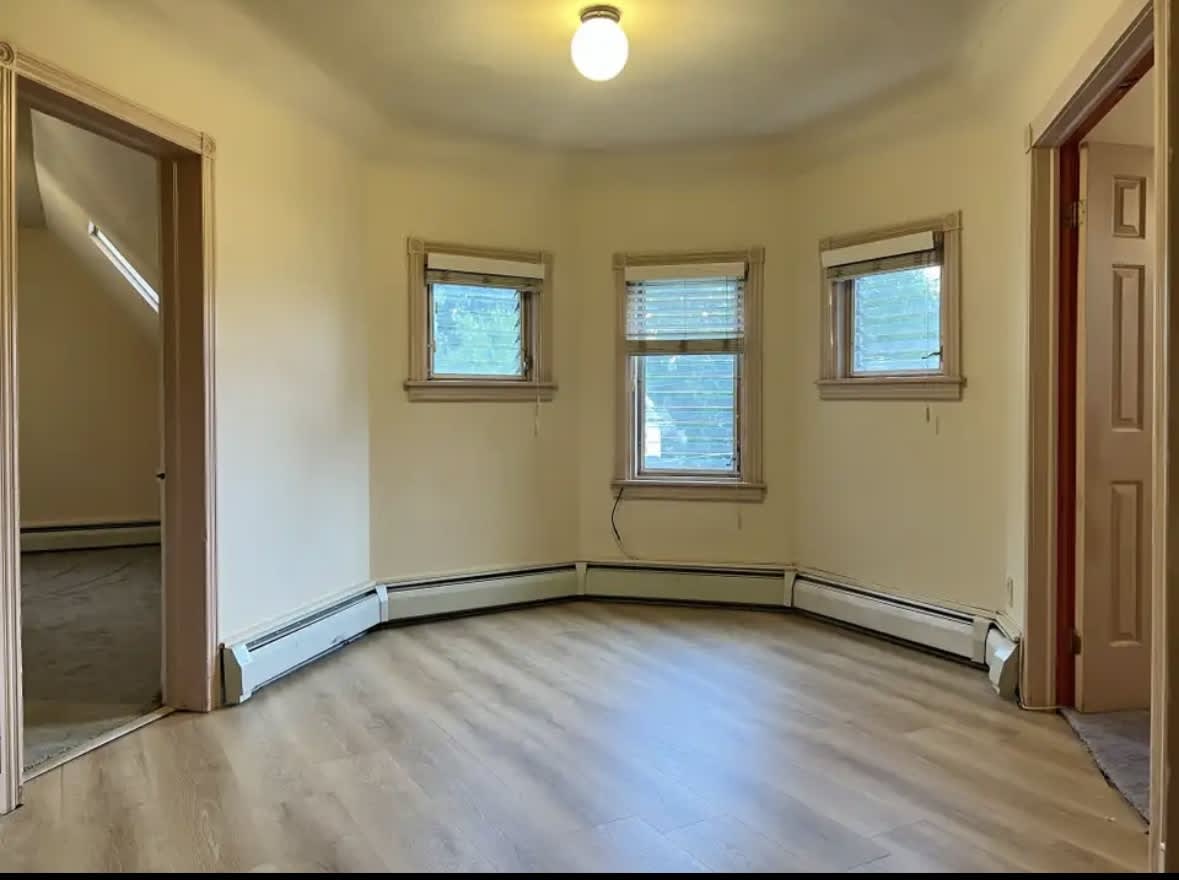48 East Stewart Avenue Unit A – photo 1 of 12
